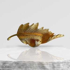 Vintage Pegasus Leaf Brooch “Textured Gold”